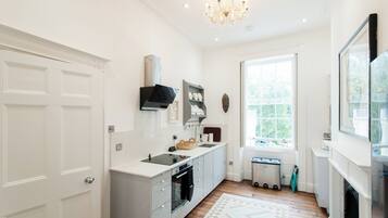 Apartment, 3 Bedrooms (21A Montpellier Terrace.) | Private kitchen