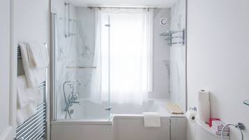 Apartment, 3 Bedrooms (21A Montpellier Terrace.) | Bathroom