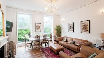 Apartment, 3 Bedrooms (21A Montpellier Terrace.)