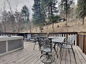Outdoor dining - Jackalope | Great Views, Hot Tub, Near Grindstone (Ruidoso)