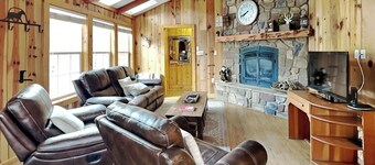 Jackalope | Great Views, Hot Tub, Near Grindstone