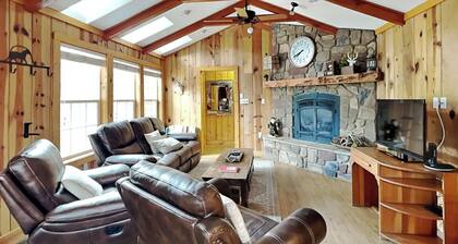 Jackalope | Great Views, Hot Tub, Near Grindstone