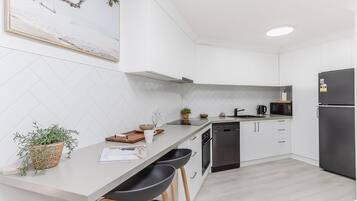 Fridge, microwave, oven, stovetop