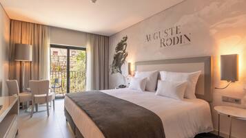 Minibar, in-room safe, free WiFi, bed sheets