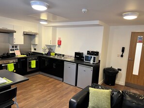 Apartment (Multiple Bedrooms) | Interior - 8 Bed Apartment @ Astor House by Pureserviced (Plymouth)