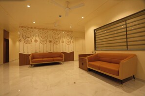 Lobby sitting area - StayGuru The Canyon Inn  (Bhuj)