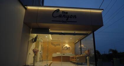 StayGuru The Canyon Inn