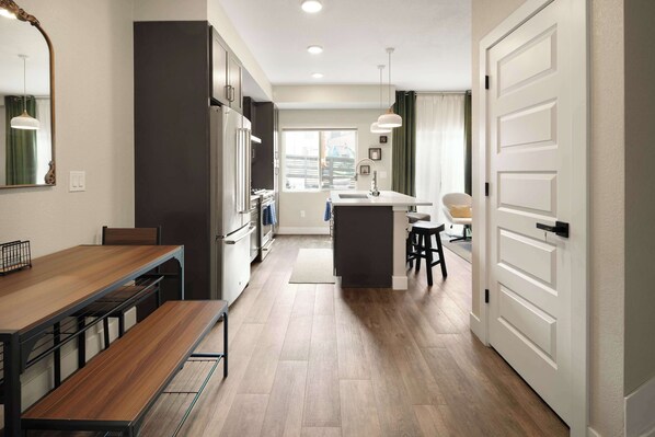 Dining - Modern Getaway - Rooftop Mtn Views - Near Regis (Denver)