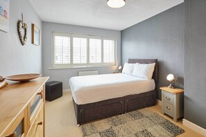 4 室のベッドルーム、アイロン / アイロン台、旅行用ベビーベッド、WiFi