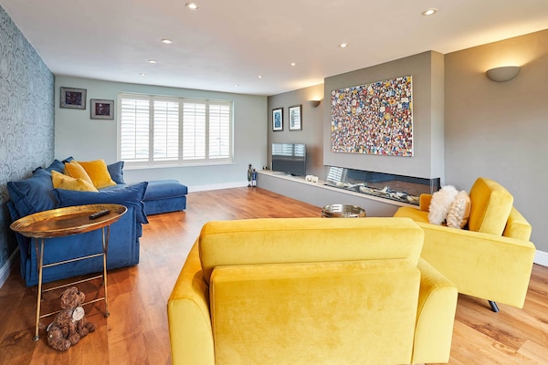 TV, fireplace, offices