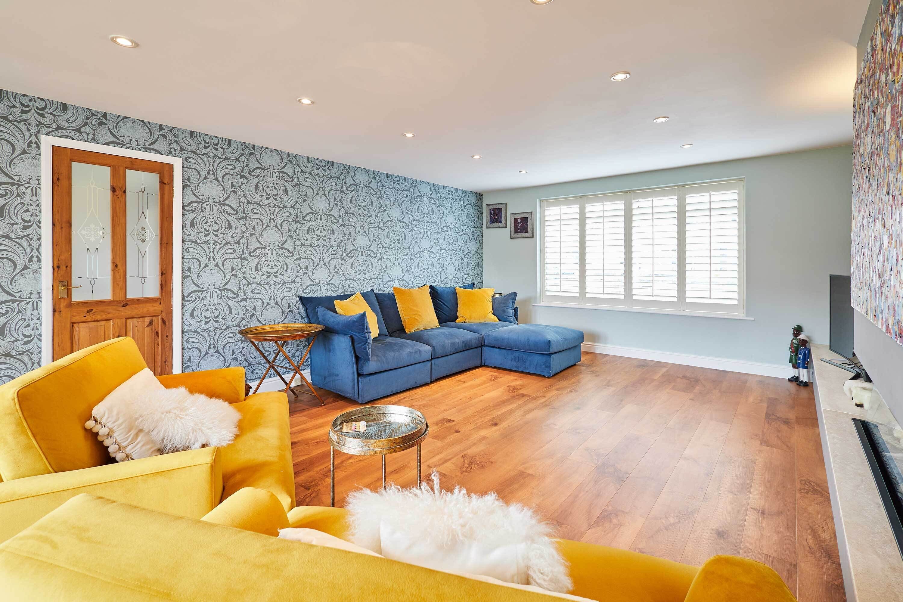 TV, fireplace, offices