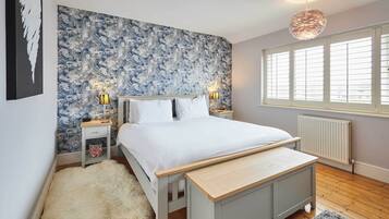 4 bedrooms, iron/ironing board, travel cot, WiFi