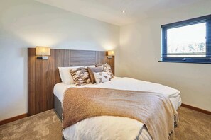 3 bedrooms, iron/ironing board, travel cot, WiFi
