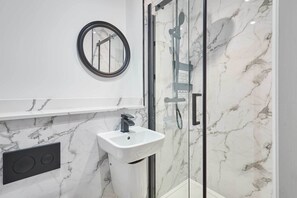 Shower, towels, shampoo