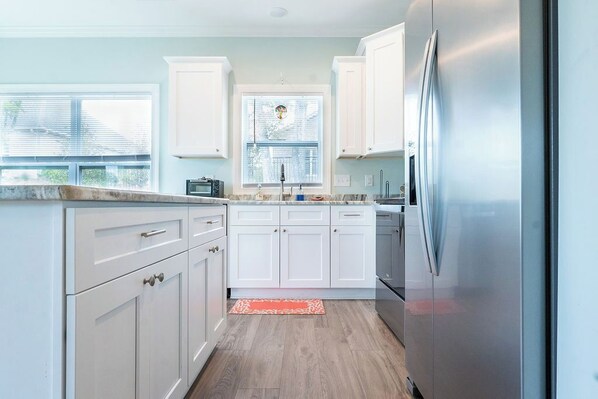 Refrigerador, placa de cocina