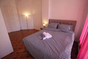 1 chambre, coffres-forts dans les chambres, fer et planche à repasser