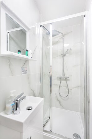 Shower, hair dryer, towels