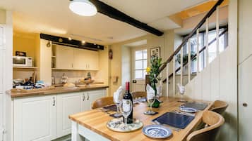 Cottage, 2 Bedrooms (The Sycamores) | Private kitchen | Oven, electric kettle, toaster, freezer