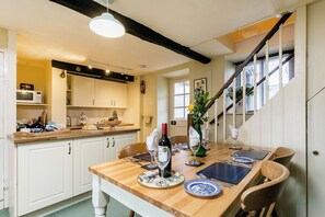 Private kitchen - Character Farm Cottages (Weymouth)