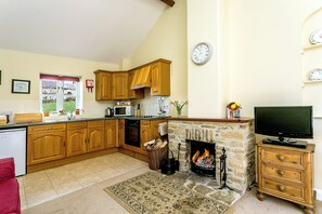 Cottage, 1 Bedroom (The Willows) | Private kitchen - Character Farm Cottages (Weymouth)