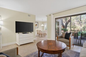 TV - 3 BD - 2 BA |WALK 2 Harbour Town, Sleeps 8 + POOL (Hilton Head Island)