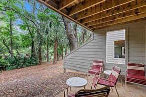 Terrace/patio - 3 BD - 2 BA |WALK 2 Harbour Town, Sleeps 8 + POOL (Hilton Head Island)