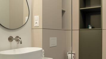 Appartement, balkon | Badkamer