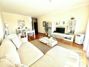 Apartemen, 2 kamar tidur, akses difabel | Ruang keluarga