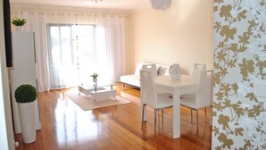 Dining room - Plaza Charming Flat Madeira (Santa Cruz)