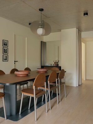 Three-Bedroom Apartment with Balcony | Dining room - Edgar Suites - Église (Paris)