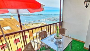 Outdoor dining - SeaView Boiro Apartment 2 Bed (Boiro)