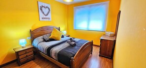 2 habitaciones, tabla de planchar con plancha, wifi y ropa de cama 