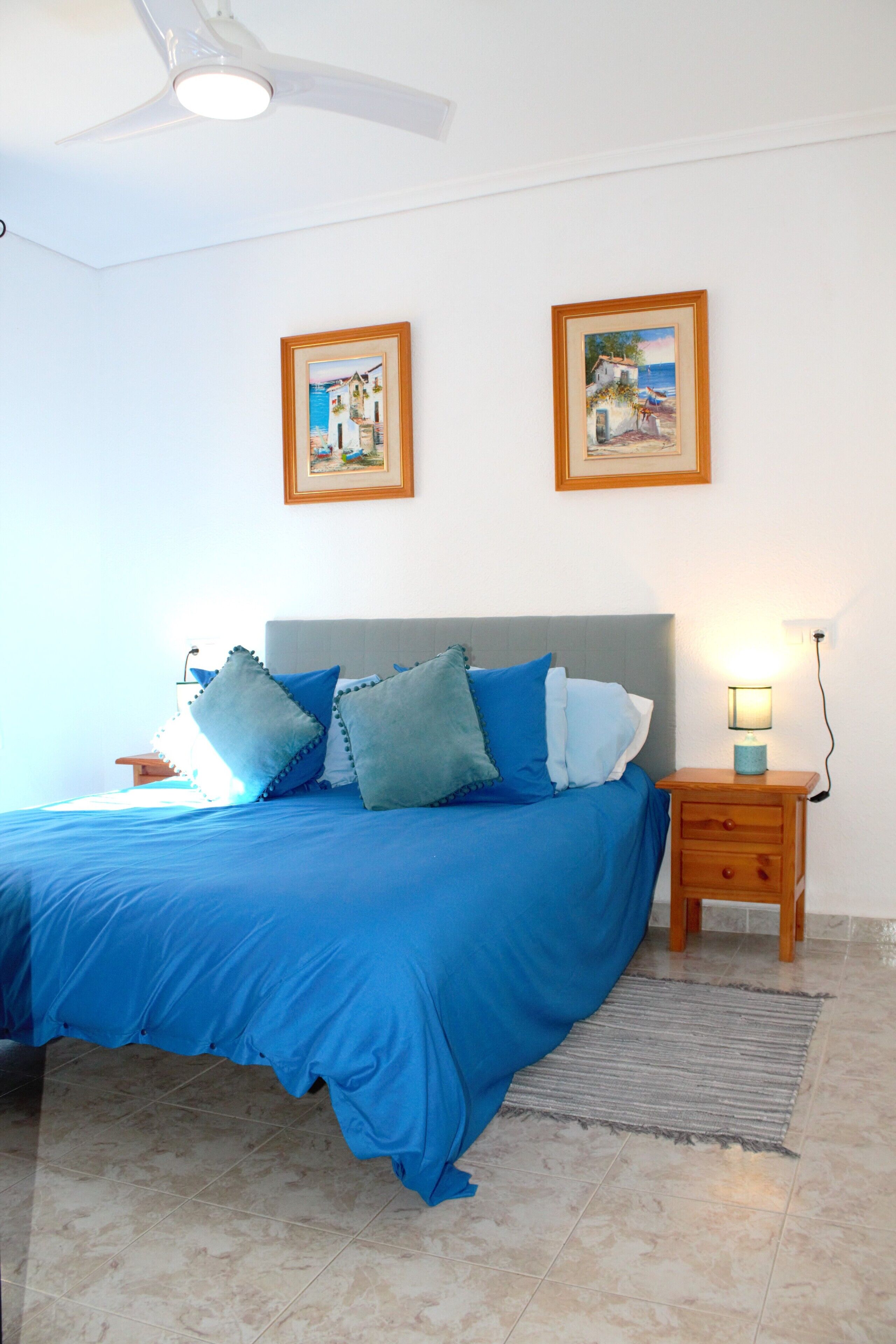 2 slaapkamers, een strijkplank/strijkijzer, wifi, beddengoed