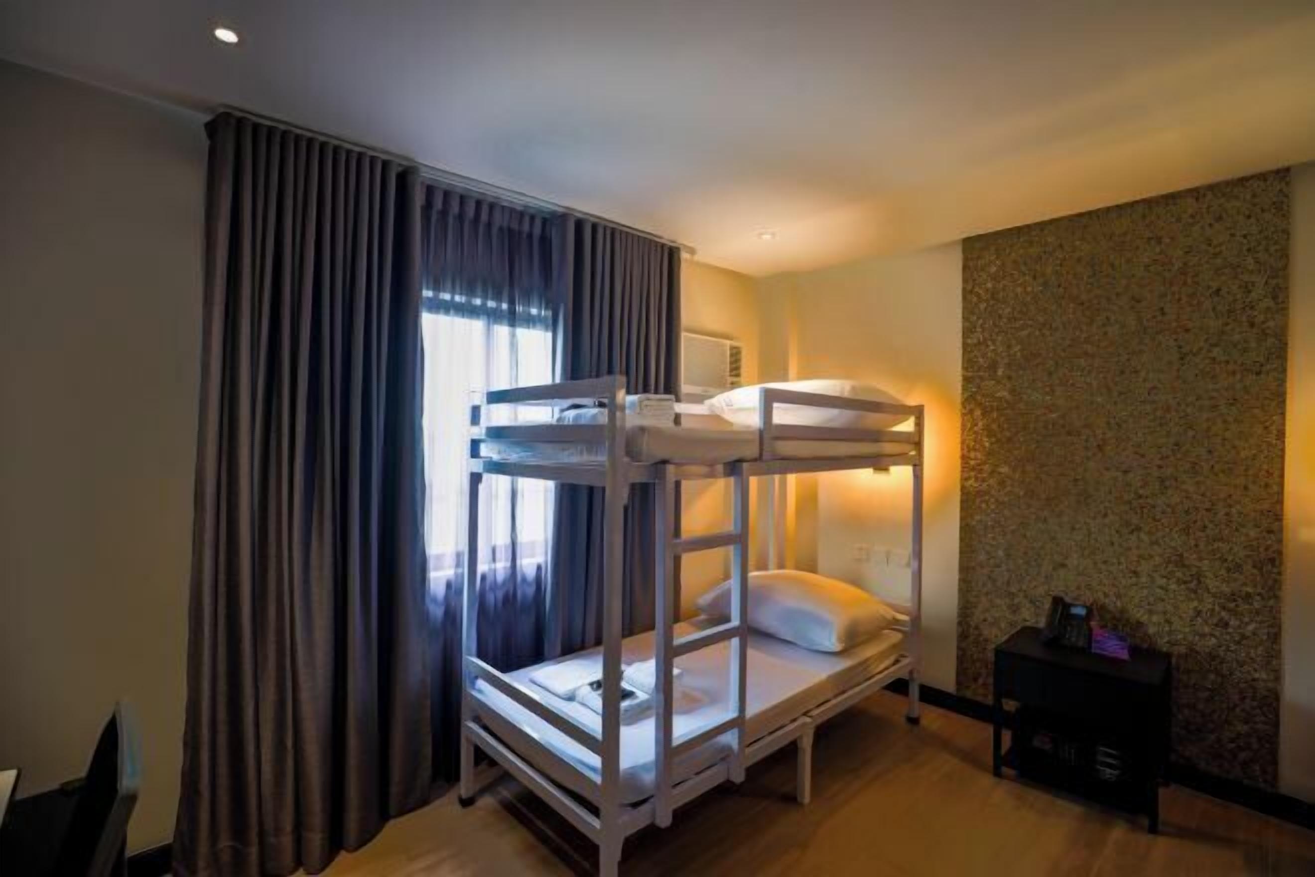 Desk, laptop workspace, free WiFi, bed sheets