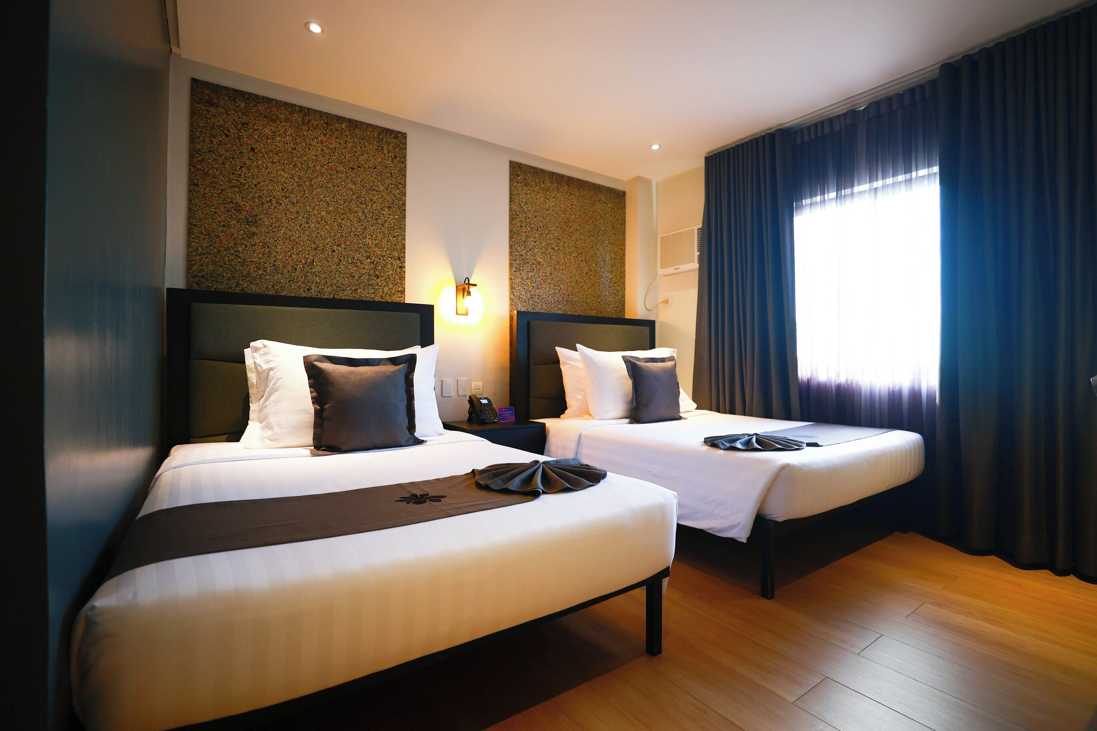 Tomannsrom – deluxe | Skrivebord, skrivebord for bærbar PC, wi-fi (inkludert) og sengetøy