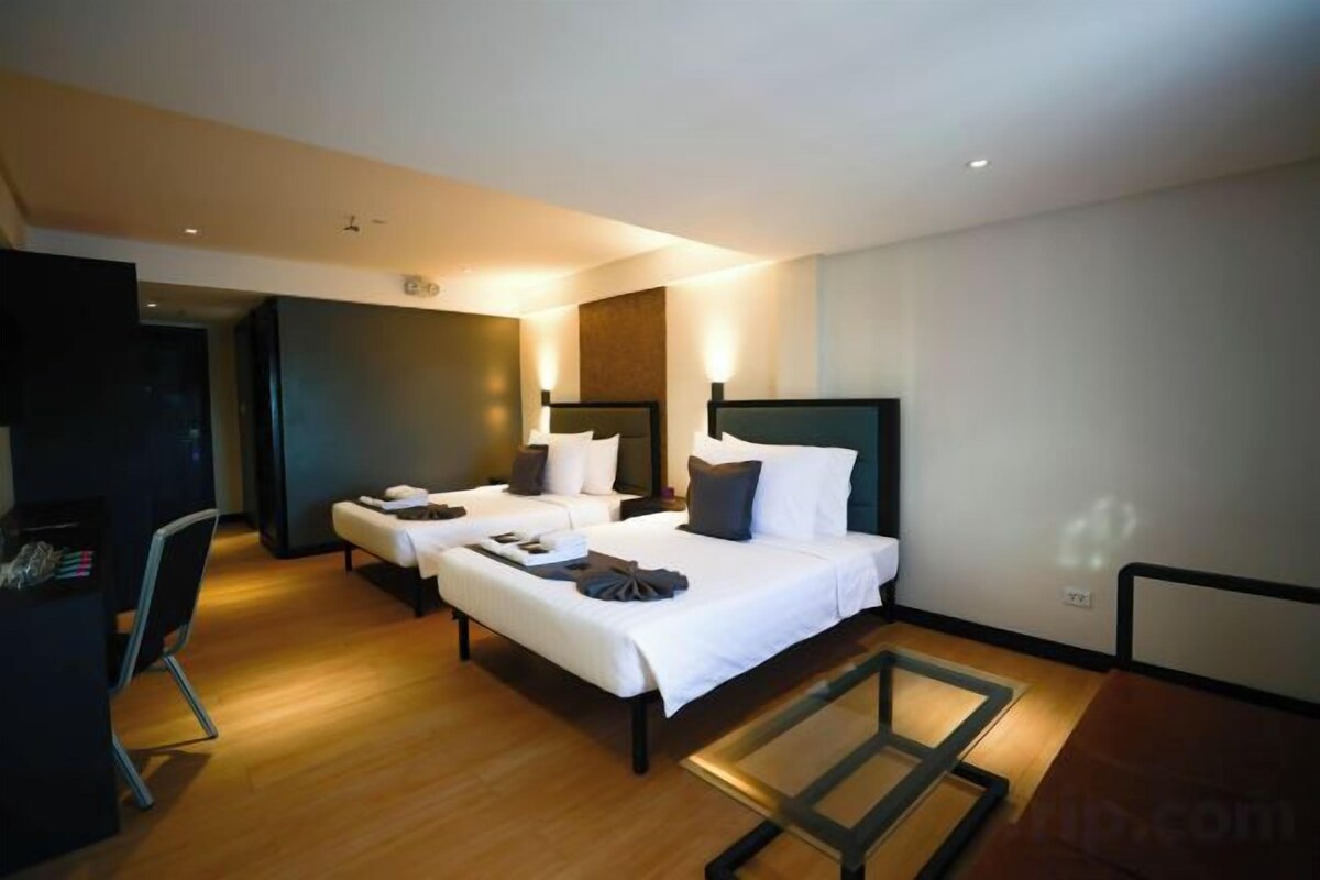 Desk, laptop workspace, free WiFi, bed sheets