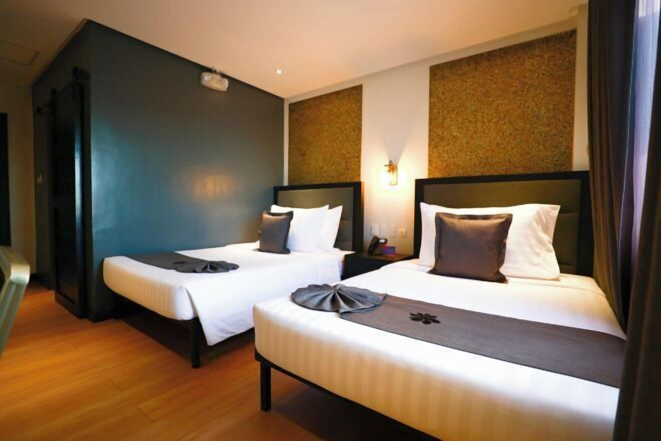 Desk, laptop workspace, free WiFi, bed sheets