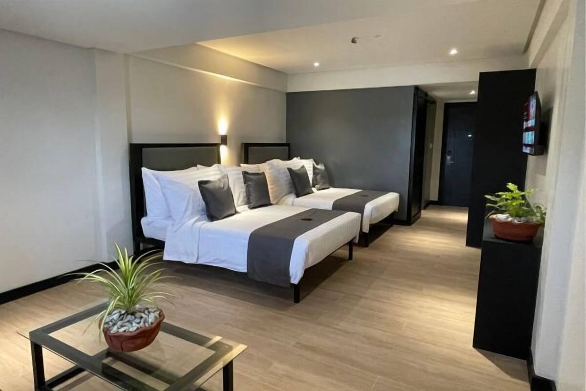 1 quarto, escrivaninha, espaço de trabalho para notebook