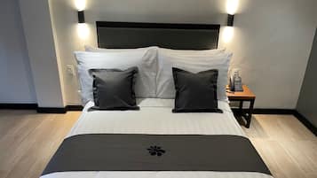 Deluxe Room | Desk, laptop workspace, free WiFi, bed sheets