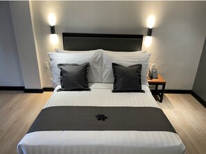 Deluxe Room | Desk, laptop workspace, free WiFi, bed sheets