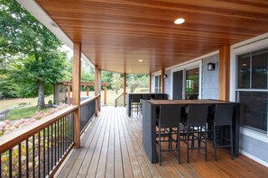 Outdoor dining - LARGE RESORT WITH 12 PROPERTIES.  NATURAL POND FOR SWIMMING. CAFE ON SITE. (Sebago)