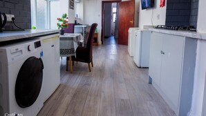 Living area - WoodHus Lodge Lovely Specious Room 5 (Stoke-on-Trent)