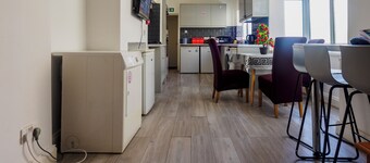WoodHus Lodge Lovely Specious Room 5