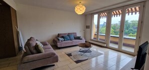 电视、壁炉、办公室