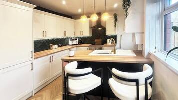 Oven, stovetop, electric kettle, toaster