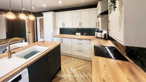 Ofen, Herdplatte, Toaster, Kochgeschirr/Geschirr/Besteck