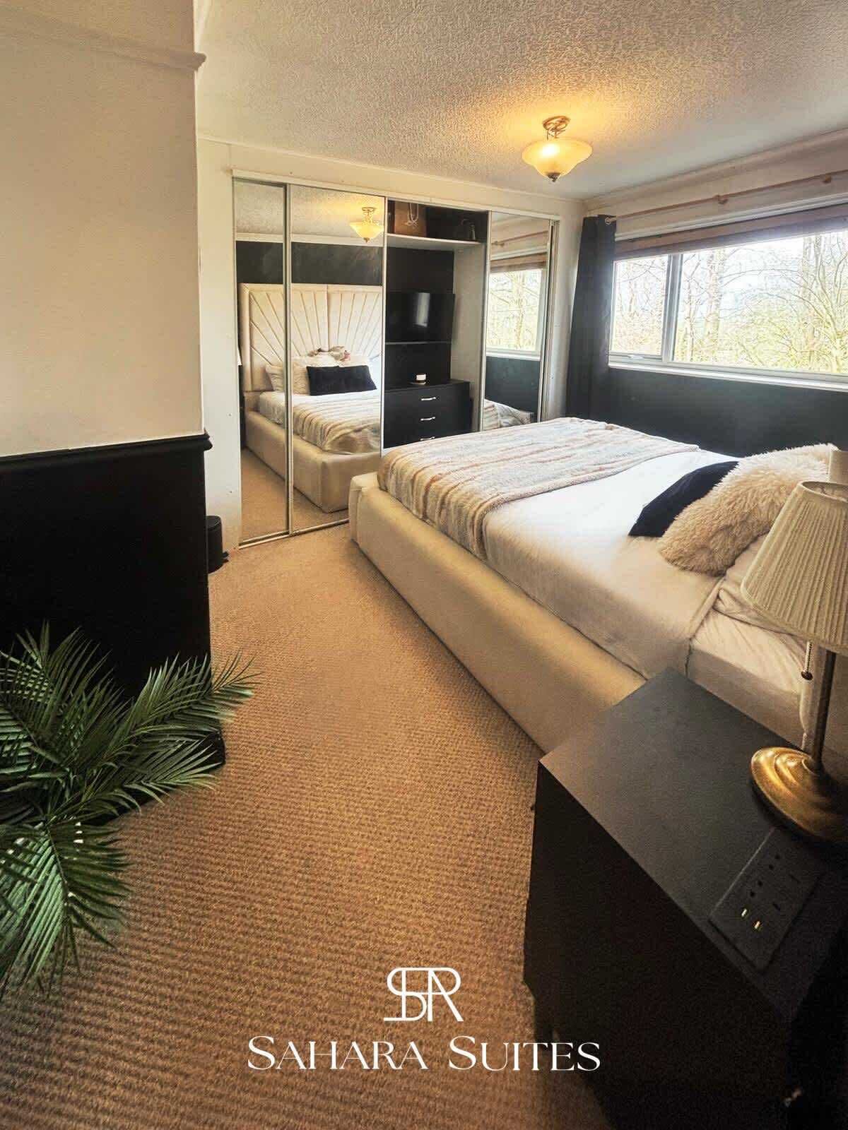 2 bedrooms, travel cot, WiFi, bed sheets