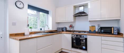 Micro-ondas, fogão, cooktop, lava-louças