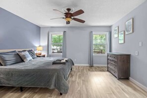 4 bedrooms, WiFi, bed sheets