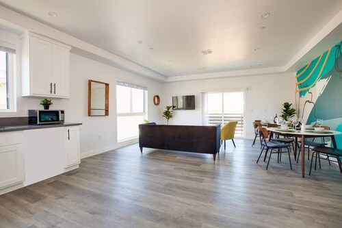 Luxury Townhome w/ Gated Parking & Private Balcony